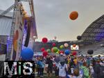 03.08.2024, Vor den Olympischen Sommerspielen 2024 in Paris (Frankreich), Das Deutsche Haus im Rugbystadion Jean Bouin. Zu den Olympischen Spielen ist das Stadion das DEUTSCHE HAUS fr die deutsche Olympische Familie. Eine groe Bhne im Innenraum ist Mittelpunkt. Am heutigen Abend tritt die deutsche Band REVOLVERHELD live fr die Zuschauer auf der Bhne auf.  