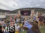 03.08.2024, Vor den Olympischen Sommerspielen 2024 in Paris (Frankreich), Das Deutsche Haus im Rugbystadion Jean Bouin. Zu den Olympischen Spielen ist das Stadion das DEUTSCHE HAUS fr die deutsche Olympische Familie. Eine groe Bhne im Innenraum ist Mittelpunkt fr die Prsentation der Sportler nach den Wettkmpfen, Tagsber werden die Wettkmpfe live auf die Groleinwand bertragen zum Public-Viewing. Verpflegungs-Stnde stehen fr das ffentliche Publikum bereit 