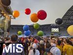 03.08.2024, Vor den Olympischen Sommerspielen 2024 in Paris (Frankreich), Das Deutsche Haus im Rugbystadion Jean Bouin. Zu den Olympischen Spielen ist das Stadion das DEUTSCHE HAUS fr die deutsche Olympische Familie. Eine groe Bhne im Innenraum ist Mittelpunkt. Am heutigen Abend tritt die deutsche Band REVOLVERHELD live fr die Zuschauer auf der Bhne auf. 