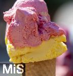 07.08.2024, Eistte mit Mango- und Himbeer-Eis aus einer Bad Wrishofener Eisdiele. 
