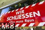 07.08.2024,  Bad Wrishofen im Unterallgu. WIR SCHLIESSEN, alles muss Raus - steht an dem Schaufenster eines Ladens. 