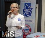 07.08.2024, Mdchen an den Ball, Pressekonferenz zur Kooperation mit dem FC Bayern Mnchen, am Vereinsgelnde FT Gern Mnchen,  Anna Seliger (Initiatorin Mdchen an den Ball) hlt die Ansprache vor der Presse.