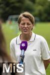 07.08.2024, Mdchen an den Ball, Pressekonferenz zur Kooperation mit dem FC Bayern Mnchen, am Vereinsgelnde FT Gern Mnchen,   Bianca Rech (Direktorin Frauenfussball FC Bayern Mnchen) beim SAT1 Interview.
