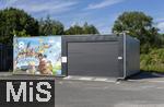 08.08.2024, E-Auto-Ladepark Hilden, Seed and Greet, mit TESLA-Schnellladesulen (Supercharger) und FASTNED-Schnelladesulen. Und hier eine Akku-Wechselstation, des Chinesischen Autoherstellers NIO. Nio Power Swap Station, 