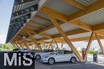 08.08.2024, E-Auto-Ladepark Hilden, Seed and Greet, mit TESLA-Schnellladesulen (Supercharger) und FASTNED-Schnelladesulen. Zur Entspannung und Wartezeit whrend des Ladens gibt es eine Bckerei mit Cafe nebenan,