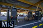 08.08.2024, E-Auto-Ladepark Hilden, Seed and Greet, mit TESLA-Schnellladesulen (Supercharger) und FASTNED-Schnelladesulen. Zur Entspannung und Wartezeit whrend des Ladens gibt es eine Bckerei mit Cafe nebenan,