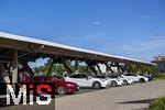 08.08.2024, E-Auto-Ladepark Hilden, Seed and Greet, mit TESLA-Schnellladesulen (Supercharger) und FASTNED-Schnelladesulen. Zur Entspannung und Wartezeit whrend des Ladens gibt es eine Bckerei mit Cafe nebenan,