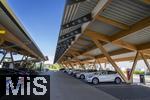 08.08.2024, E-Auto-Ladepark Hilden, Seed and Greet, mit TESLA-Schnellladesulen (Supercharger) und FASTNED-Schnelladesulen. Zur Entspannung und Wartezeit whrend des Ladens gibt es eine Bckerei mit Cafe nebenan,