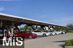 08.08.2024, E-Auto-Ladepark Hilden, Seed and Greet, mit TESLA-Schnellladesulen (Supercharger) und FASTNED-Schnelladesulen. Zur Entspannung und Wartezeit whrend des Ladens gibt es eine Bckerei mit Cafe nebenan,