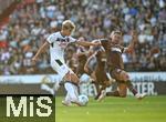 09.08.2024, Fussball Saison 2024/2025, Testspiel, FC St. Pauli - Atlanta Bergamo, im Millerntor Stadion Hamburg.  (L-R) Charles De Ketelaere (Atalanta Bergamo) gegen Hauke Wahl (FC St. Pauli)


