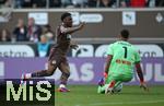 09.08.2024, Fussball Saison 2024/2025, Testspiel, FC St. Pauli - Atlanta Bergamo, im Millerntor Stadion Hamburg.  Tor zum 2:0, (L-R) Torschtze Oladapo Afolayan (FC St. Pauli) gegen Torwart Juan Augustin Musso (Atalanta Bergamo)



