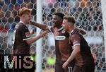 09.08.2024, Fussball Saison 2024/2025, Testspiel, FC St. Pauli - Atlanta Bergamo, im Millerntor Stadion Hamburg.  Jubel (L-R) Robert Wagner (FC St. Pauli), Torschtze Oladapo Afolayan (FC St. Pauli) und Johannes Eggestein (FC St. Pauli) zum Tor zum 2:0


