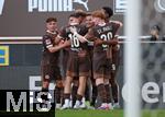09.08.2024, Fussball Saison 2024/2025, Testspiel, FC St. Pauli - Atlanta Bergamo, im Millerntor Stadion Hamburg.  Jubel FC St. Pauli zum Tor zum 1:0, Torschtze Johannes Eggestein (mi., FC St. Pauli)


