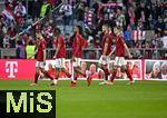08.03.2025, Fussball 1. Bundesliga 2024/2025, 25. Spieltag,  FC Bayern Mnchen - VfL Bochum, in der Allianz-Arena Mnchen.  Frustrierter Abgnag der Bayernspieler, Raphael Guerreiro (FC Bayern Mnchen), Sacha Boey (FC Bayern Mnchen), Michael Olise (FC Bayern Mnchen), Eric Dier (FC Bayern Mnchen), Josip Stanisic (Bayern Mnchen) 

