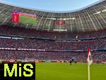 08.03.2025, Fussball 1. Bundesliga 2024/2025, 25. Spieltag,  FC Bayern Mnchen - VfL Bochum, in der Allianz-Arena Mnchen.  Das Trikot von Franz Beckenbauer mit der Rcken-Nummer 5 hngt als Erinnerung an den Verstorbenen, ehemaligen Bayern Spieler und Vereins-Ikone unter dem Stadiondach der Allianz Arena
