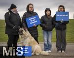 14.03.2025,  Bad Grnenbach im Allgu, eine Demonstration, veranstaltet von SOKO-Tierschutz gegen Tierqulerei auf einem Vieh-Grobetrieb in Bad Grnenbach, der durch SOKO-Tierschutz-Recherche wegen Tierqulerei von Milchvieh aktuell schwer belastet wurde.