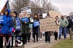 14.03.2025,  Bad Grnenbach im Allgu, eine Demonstration, veranstaltet von SOKO-Tierschutz gegen Tierqulerei auf einem Vieh-Grobetrieb in Bad Grnenbach, der durch SOKO-Tierschutz-Recherche wegen Tierqulerei von Milchvieh aktuell schwer belastet wurde.