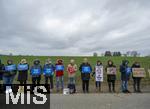 14.03.2025,  Bad Grnenbach im Allgu, eine Demonstration, veranstaltet von SOKO-Tierschutz gegen Tierqulerei auf einem Vieh-Grobetrieb in Bad Grnenbach, der durch SOKO-Tierschutz-Recherche wegen Tierqulerei von Milchvieh aktuell schwer belastet wurde. Gefngnis fr Tierquler, Gerechtigkeit fr Tiere?, steht auf den Schildern der Demonstrantinnen und Demonstranten 