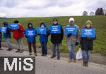 14.03.2025,  Bad Grnenbach im Allgu, eine Demonstration, veranstaltet von SOKO-Tierschutz gegen Tierqulerei auf einem Vieh-Grobetrieb in Bad Grnenbach, der durch SOKO-Tierschutz-Recherche wegen Tierqulerei von Milchvieh aktuell schwer belastet wurde. Gerechtigkeit fr Tiere?, steht auf den Schildern der Demonstrantinnen und Demonstranten