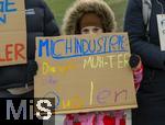 14.03.2025,  Bad Grnenbach im Allgu, eine Demonstration, veranstaltet von SOKO-Tierschutz gegen Tierqulerei auf einem Vieh-Grobetrieb in Bad Grnenbach, der durch SOKO-Tierschutz-Recherche wegen Tierqulerei von Milchvieh aktuell schwer belastet wurde. Milchindustrie, die wahre Muh-Ter aller Qualen, steht auf dem Schild der Demonstranten.
