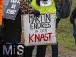 14.03.2025,  Bad Grnenbach im Allgu, eine Demonstration, veranstaltet von SOKO-Tierschutz gegen Tierqulerei auf einem Vieh-Grobetrieb in Bad Grnenbach, der durch SOKO-Tierschutz-Recherche wegen Tierqulerei von Milchvieh aktuell schwer belastet wurde. Martin Endres in den Knast, steht auf den Plakaten (Damit ist der Landwirt gemeint)