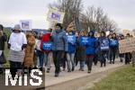 14.03.2025,  Bad Grnenbach im Allgu, eine Demonstration, veranstaltet von SOKO-Tierschutz gegen Tierqulerei auf einem Vieh-Grobetrieb in Bad Grnenbach, der durch SOKO-Tierschutz-Recherche wegen Tierqulerei von Milchvieh aktuell schwer belastet wurde.Gefngnis fr den Tierquler, Gerechtigkeit fr Tiere, steht auf den Plakaten 