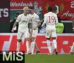 15.03.2025, Fussball 1. Bundesliga 2024/2025, 26. Spieltag, FC Augsburg - VfL Wolfsburg, in der WWK-Arena Augsburg, Torjubel Philipp Tietz (li, FC Augsburg) mit Cedric Adrian Zesiger (FC Augsburg) zum 1:0

