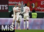 15.03.2025, Fussball 1. Bundesliga 2024/2025, 26. Spieltag, FC Augsburg - VfL Wolfsburg, in der WWK-Arena Augsburg, Torjubel Philipp Tietz (mitte, FC Augsburg) mit Cedric Adrian Zesiger (FC Augsburg) zum 1:0


