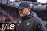15.03.2025, Fussball 1. Bundesliga 2024/2025, 26. Spieltag, FC Augsburg - VfL Wolfsburg, in der WWK-Arena Augsburg, Trainer Ralph Hasenhttl (Wolfsburg) nachdenklich. 
