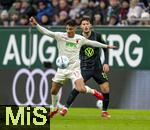 15.03.2025, Fussball 1. Bundesliga 2024/2025, 26. Spieltag, FC Augsburg - VfL Wolfsburg, in der WWK-Arena Augsburg, Dimitrios Christos Giannoulis (FC Augsburg) am Ball 
