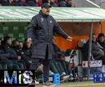 15.03.2025, Fussball 1. Bundesliga 2024/2025, 26. Spieltag, FC Augsburg - VfL Wolfsburg, in der WWK-Arena Augsburg, Trainer Ralph Hasenhttl (Wolfsburg) frustriert