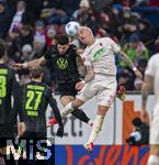 15.03.2025, Fussball 1. Bundesliga 2024/2025, 26. Spieltag, FC Augsburg - VfL Wolfsburg, in der WWK-Arena Augsburg, re: Philipp Tietz (FC Augsburg) Kopfballduell gegen Konstantinos Koulierakis (Wolfsburg) 