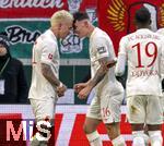 15.03.2025, Fussball 1. Bundesliga 2024/2025, 26. Spieltag, FC Augsburg - VfL Wolfsburg, in der WWK-Arena Augsburg, Torjubel Philipp Tietz (li, FC Augsburg) zum 1:0. mit Cedric Adrian Zesiger (re, FC Augsburg) 