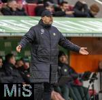 15.03.2025, Fussball 1. Bundesliga 2024/2025, 26. Spieltag, FC Augsburg - VfL Wolfsburg, in der WWK-Arena Augsburg, Trainer Ralph Hasenhttl (Wolfsburg) frustriert