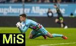 15.03.2025, Fussball 1. Bundesliga 2024/2025, 26. Spieltag, FC Augsburg - VfL Wolfsburg, in der WWK-Arena Augsburg, Torwart Finn Dahmen (FC Augsburg) hat den Ball sicher gefangen