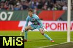 15.03.2025, Fussball 1. Bundesliga 2024/2025, 26. Spieltag, FC Augsburg - VfL Wolfsburg, in der WWK-Arena Augsburg, Torwart Finn Dahmen (FC Augsburg) in Aktion.