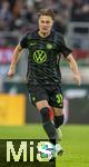 15.03.2025, Fussball 1. Bundesliga 2024/2025, 26. Spieltag, FC Augsburg - VfL Wolfsburg, in der WWK-Arena Augsburg, Matthias Svanberg (Wolfsburg) am Ball 