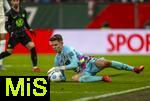 15.03.2025, Fussball 1. Bundesliga 2024/2025, 26. Spieltag, FC Augsburg - VfL Wolfsburg, in der WWK-Arena Augsburg, Torwart Finn Dahmen (FC Augsburg) in Aktion.