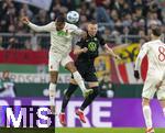 15.03.2025, Fussball 1. Bundesliga 2024/2025, 26. Spieltag, FC Augsburg - VfL Wolfsburg, in der WWK-Arena Augsburg, Steve Michel Mounie (FC Augsburg) gegen Denis Vavro (Wolfsburg) 