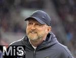 15.03.2025, Fussball 1. Bundesliga 2024/2025, 26. Spieltag, FC Augsburg - VfL Wolfsburg, in der WWK-Arena Augsburg, Trainer Ralph Hasenhttl (Wolfsburg) gut gelaunt