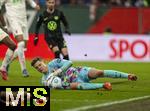 15.03.2025, Fussball 1. Bundesliga 2024/2025, 26. Spieltag, FC Augsburg - VfL Wolfsburg, in der WWK-Arena Augsburg, Torwart Finn Dahmen (FC Augsburg) hat den Ball sicher gefangen 