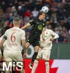 15.03.2025, Fussball 1. Bundesliga 2024/2025, 26. Spieltag, FC Augsburg - VfL Wolfsburg, in der WWK-Arena Augsburg, Kevin Behrens (Wolfsburg) Kopfball.