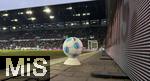 15.03.2025, Fussball 1. Bundesliga 2024/2025, 26. Spieltag, FC Augsburg - VfL Wolfsburg, in der WWK-Arena Augsburg, Der Spielball liegt auf einem Kegel bereit.