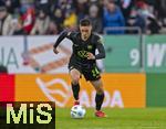 15.03.2025, Fussball 1. Bundesliga 2024/2025, 26. Spieltag, FC Augsburg - VfL Wolfsburg, in der WWK-Arena Augsburg, Bence Dardai (Wolfsburg) am Ball 