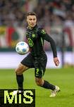 15.03.2025, Fussball 1. Bundesliga 2024/2025, 26. Spieltag, FC Augsburg - VfL Wolfsburg, in der WWK-Arena Augsburg, Kilian Fischer (Wolfsburg) am Ball 