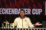 17.03.2025, Fussball, das FC Bayern Mnchen Legenden-Turnier FRANZ BECKENBAUER CUP, im SAP-Garden Mnchen. Claudio Pizarro, (FC Bayern Mnchen) bei der PK mit Kindern 
