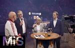 17.03.2025, Fussball, das FC Bayern Mnchen Legenden-Turnier FRANZ BECKENBAUER CUP, im SAP-Garden Mnchen. Wittwe Heidi Beckenbauer (2.v.re) mit Sohn Joel (re) und Vorstandsvorsitzender Jan-Christian Dreesen (2.v.li, FC Bayern Mnchen) 