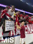 17.03.2025, Fussball, das FC Bayern Mnchen Legenden-Turnier FRANZ BECKENBAUER CUP, im SAP-Garden Mnchen. Arjen Robben (Bayern Mnchen) gibt den Fans Autogramme.