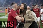 17.03.2025, Fussball, das FC Bayern Mnchen Legenden-Turnier FRANZ BECKENBAUER CUP, im SAP-Garden Mnchen. li: Franck Ribery wird begrt