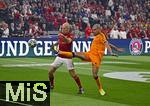 17.03.2025, Fussball, das FC Bayern Mnchen Legenden-Turnier FRANZ BECKENBAUER CUP, im SAP-Garden Mnchen. li: Arjen Robben (Bayern Mnchen) gegen Pepe (Real Madrid) 

